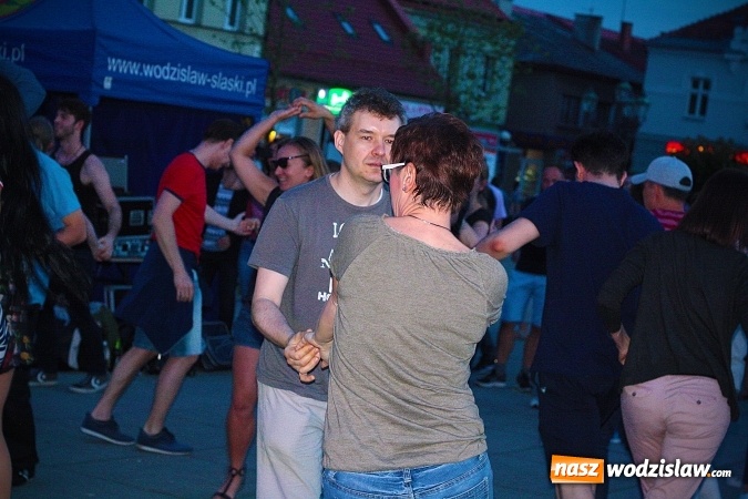 Zdjęcie w galerii na portalu naszwodzislaw.com: Gorąca salsoteka na zakończenie pierwszego dnia obchodów Dni Wodzisławia wiadomości z regionu
