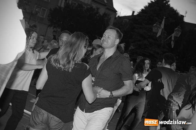 Zdjęcie w galerii na portalu naszwodzislaw.com: Gorąca salsoteka na zakończenie pierwszego dnia obchodów Dni Wodzisławia wiadomości z regionu