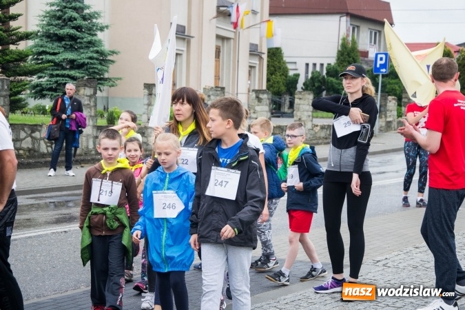 Zdjęcie w galerii na portalu naszwodzislaw.com: W Rogowie pobiegli dla chorych chłopców wiadomości z regionu
