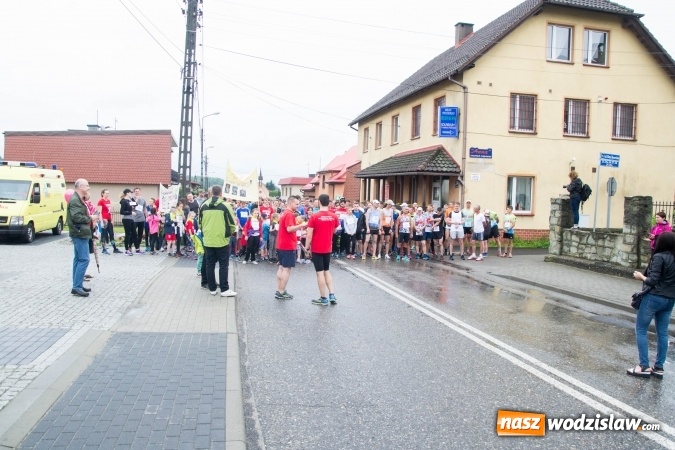 Zdjęcie w galerii na portalu naszwodzislaw.com: W Rogowie pobiegli dla chorych chłopców wiadomości z regionu