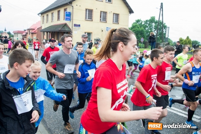 Zdjęcie w galerii na portalu naszwodzislaw.com: W Rogowie pobiegli dla chorych chłopców wiadomości z regionu
