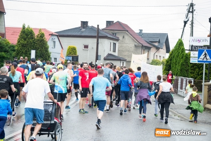 Zdjęcie w galerii na portalu naszwodzislaw.com: W Rogowie pobiegli dla chorych chłopców wiadomości z regionu