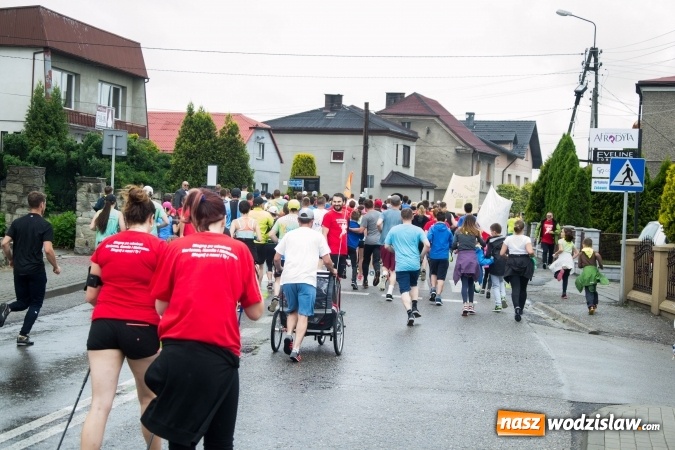 Zdjęcie w galerii na portalu naszwodzislaw.com: W Rogowie pobiegli dla chorych chłopców wiadomości z regionu