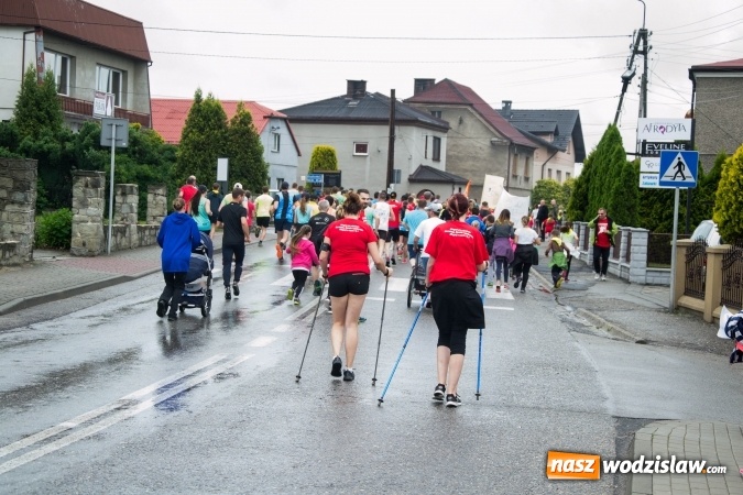 Zdjęcie w galerii na portalu naszwodzislaw.com: W Rogowie pobiegli dla chorych chłopców wiadomości z regionu