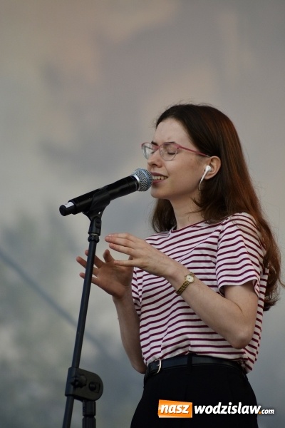 Zdjęcie w galerii na portalu naszwodzislaw.com: Edyta Górecka, Szymon Chodyniecki, Monika Lewczuk oraz Video - oto gwiazdy drugiego dnia 48 Dni Wodzisławia [FOTORELACJA] wiadomości z regionu