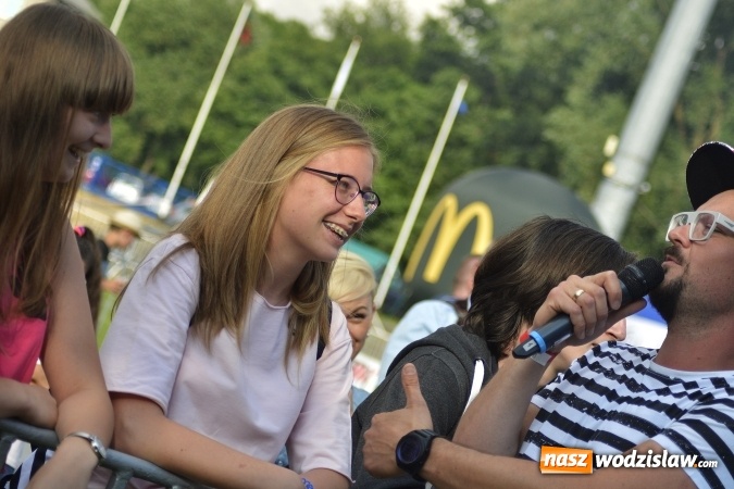 Zdjęcie w galerii na portalu naszwodzislaw.com: Edyta Górecka, Szymon Chodyniecki, Monika Lewczuk oraz Video - oto gwiazdy drugiego dnia 48 Dni Wodzisławia [FOTORELACJA] wiadomości z regionu