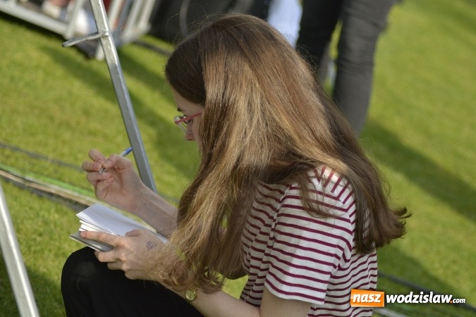 Zdjęcie w galerii na portalu naszwodzislaw.com: Edyta Górecka, Szymon Chodyniecki, Monika Lewczuk oraz Video - oto gwiazdy drugiego dnia 48 Dni Wodzisławia [FOTORELACJA] wiadomości z regionu