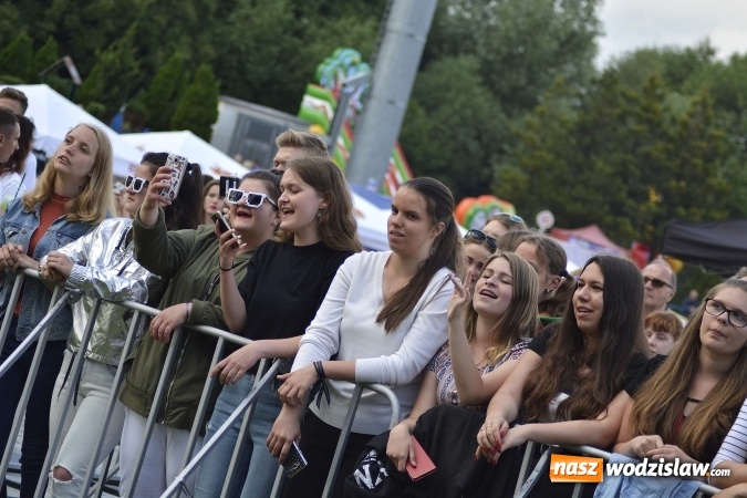 Zdjęcie w galerii na portalu naszwodzislaw.com: Edyta Górecka, Szymon Chodyniecki, Monika Lewczuk oraz Video - oto gwiazdy drugiego dnia 48 Dni Wodzisławia [FOTORELACJA] wiadomości z regionu