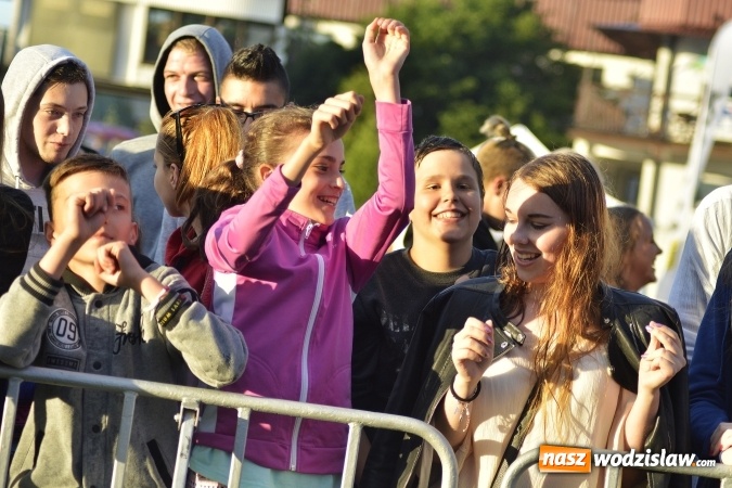 Zdjęcie w galerii na portalu naszwodzislaw.com: Edyta Górecka, Szymon Chodyniecki, Monika Lewczuk oraz Video - oto gwiazdy drugiego dnia 48 Dni Wodzisławia [FOTORELACJA] wiadomości z regionu