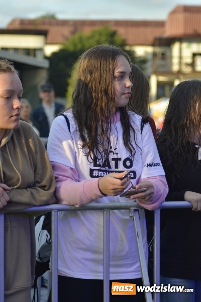 Zdjęcie w galerii na portalu naszwodzislaw.com: Edyta Górecka, Szymon Chodyniecki, Monika Lewczuk oraz Video - oto gwiazdy drugiego dnia 48 Dni Wodzisławia [FOTORELACJA] wiadomości z regionu