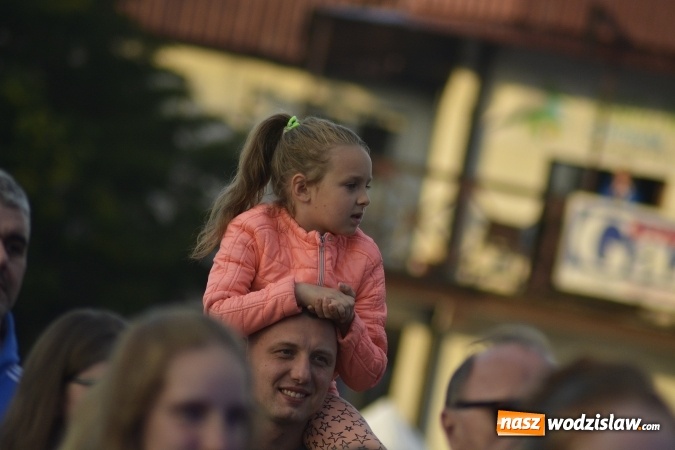 Zdjęcie w galerii na portalu naszwodzislaw.com: Edyta Górecka, Szymon Chodyniecki, Monika Lewczuk oraz Video - oto gwiazdy drugiego dnia 48 Dni Wodzisławia [FOTORELACJA] wiadomości z regionu