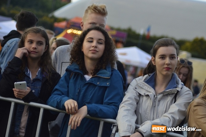 Zdjęcie w galerii na portalu naszwodzislaw.com: Edyta Górecka, Szymon Chodyniecki, Monika Lewczuk oraz Video - oto gwiazdy drugiego dnia 48 Dni Wodzisławia [FOTORELACJA] wiadomości z regionu