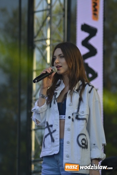 Zdjęcie w galerii na portalu naszwodzislaw.com: Edyta Górecka, Szymon Chodyniecki, Monika Lewczuk oraz Video - oto gwiazdy drugiego dnia 48 Dni Wodzisławia [FOTORELACJA] wiadomości z regionu