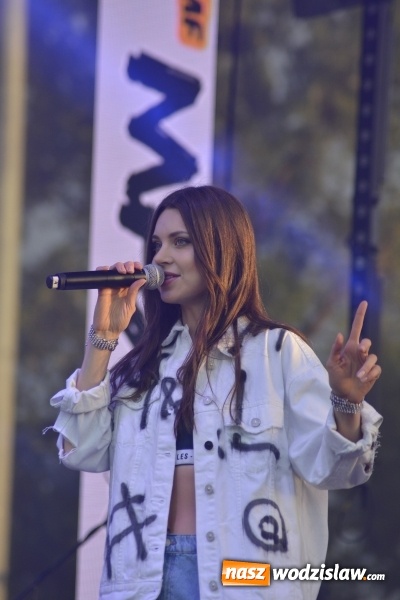 Zdjęcie w galerii na portalu naszwodzislaw.com: Edyta Górecka, Szymon Chodyniecki, Monika Lewczuk oraz Video - oto gwiazdy drugiego dnia 48 Dni Wodzisławia [FOTORELACJA] wiadomości z regionu