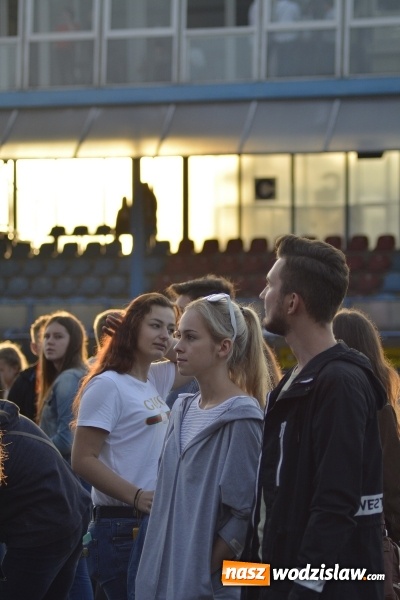 Zdjęcie w galerii na portalu naszwodzislaw.com: Edyta Górecka, Szymon Chodyniecki, Monika Lewczuk oraz Video - oto gwiazdy drugiego dnia 48 Dni Wodzisławia [FOTORELACJA] wiadomości z regionu