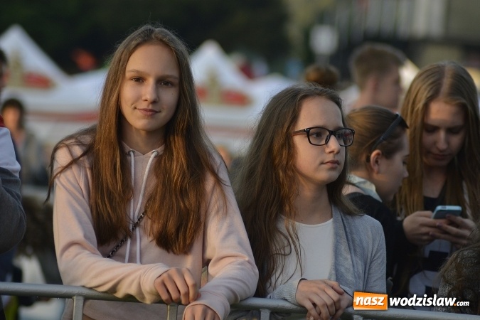Zdjęcie w galerii na portalu naszwodzislaw.com: Edyta Górecka, Szymon Chodyniecki, Monika Lewczuk oraz Video - oto gwiazdy drugiego dnia 48 Dni Wodzisławia [FOTORELACJA] wiadomości z regionu