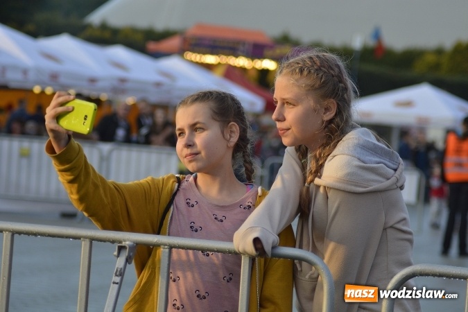 Zdjęcie w galerii na portalu naszwodzislaw.com: Edyta Górecka, Szymon Chodyniecki, Monika Lewczuk oraz Video - oto gwiazdy drugiego dnia 48 Dni Wodzisławia [FOTORELACJA] wiadomości z regionu