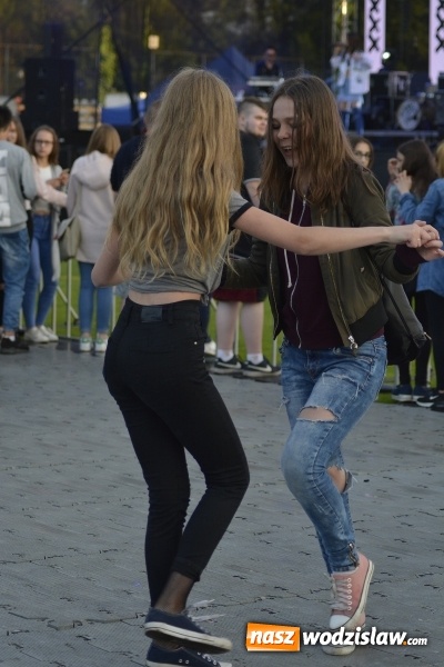 Zdjęcie w galerii na portalu naszwodzislaw.com: Edyta Górecka, Szymon Chodyniecki, Monika Lewczuk oraz Video - oto gwiazdy drugiego dnia 48 Dni Wodzisławia [FOTORELACJA] wiadomości z regionu