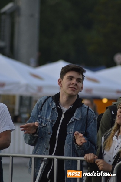 Zdjęcie w galerii na portalu naszwodzislaw.com: Edyta Górecka, Szymon Chodyniecki, Monika Lewczuk oraz Video - oto gwiazdy drugiego dnia 48 Dni Wodzisławia [FOTORELACJA] wiadomości z regionu