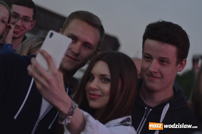 Zdjęcie w galerii na portalu naszwodzislaw.com: Edyta Górecka, Szymon Chodyniecki, Monika Lewczuk oraz Video - oto gwiazdy drugiego dnia 48 Dni Wodzisławia [FOTORELACJA] wiadomości z regionu