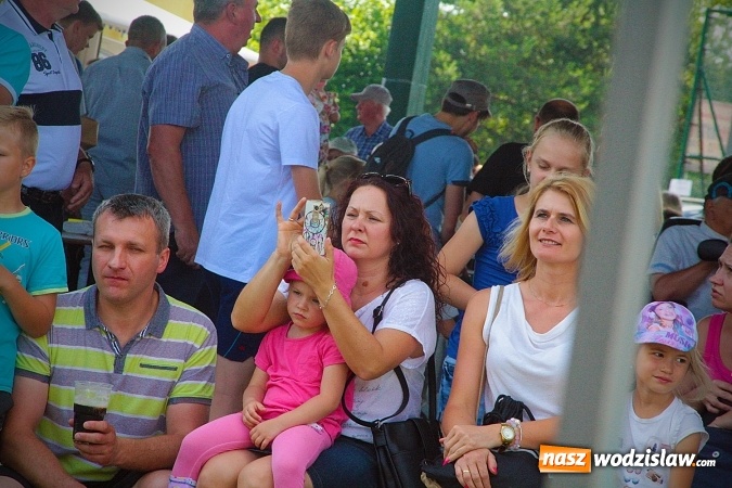 Zdjęcie w galerii na portalu naszwodzislaw.com: Międzyparafialny Rodzinny Festyn Fatimski w Krostoszowicach. Na finał wystąpi Ireneusz Krosny wiadomości z regionu