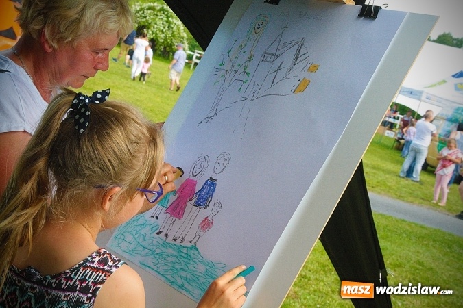 Zdjęcie w galerii na portalu naszwodzislaw.com: Międzyparafialny Rodzinny Festyn Fatimski w Krostoszowicach. Na finał wystąpi Ireneusz Krosny wiadomości z regionu