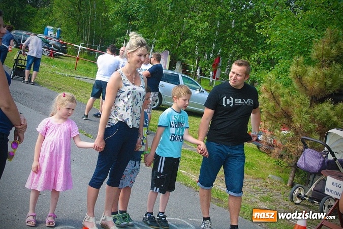 Zdjęcie w galerii na portalu naszwodzislaw.com: Międzyparafialny Rodzinny Festyn Fatimski w Krostoszowicach. Na finał wystąpi Ireneusz Krosny wiadomości z regionu