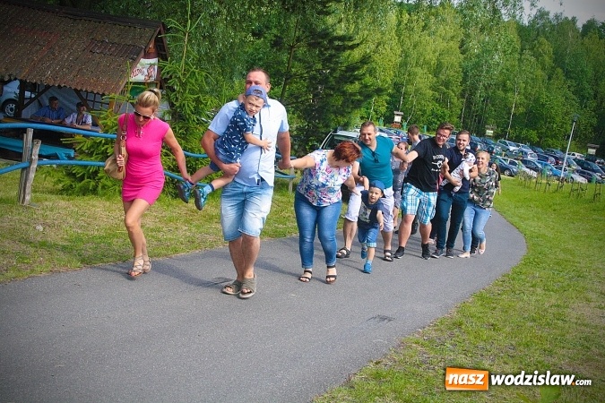 Zdjęcie w galerii na portalu naszwodzislaw.com: Międzyparafialny Rodzinny Festyn Fatimski w Krostoszowicach. Na finał wystąpi Ireneusz Krosny wiadomości z regionu