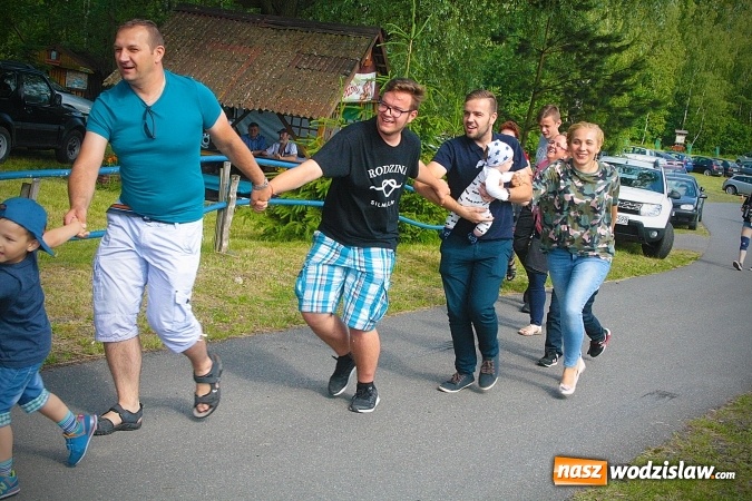 Zdjęcie w galerii na portalu naszwodzislaw.com: Międzyparafialny Rodzinny Festyn Fatimski w Krostoszowicach. Na finał wystąpi Ireneusz Krosny wiadomości z regionu