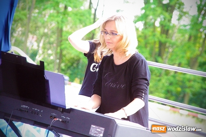 Zdjęcie w galerii na portalu naszwodzislaw.com: Międzyparafialny Rodzinny Festyn Fatimski w Krostoszowicach. Na finał wystąpi Ireneusz Krosny wiadomości z regionu