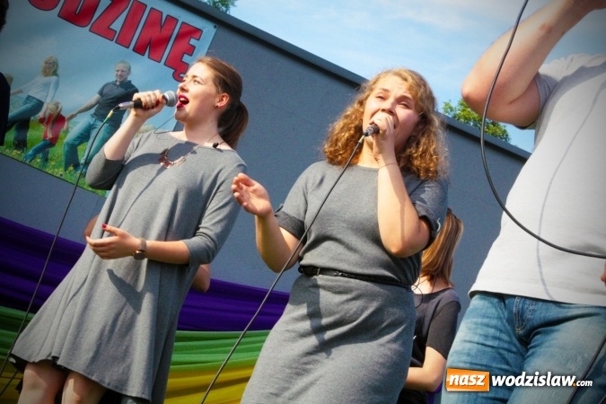 Zdjęcie w galerii na portalu naszwodzislaw.com: Ze Światowych Dni Młodzieży do Marklowic. Grupa niemaGOtu na finał Parafiady  wiadomości z regionu