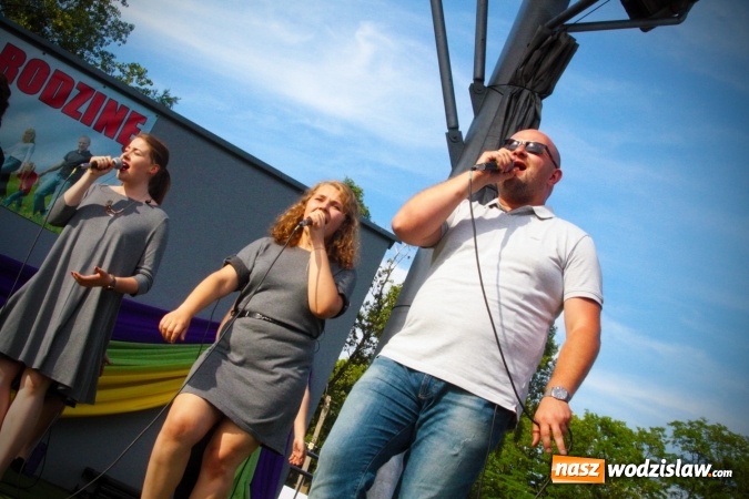 Zdjęcie w galerii na portalu naszwodzislaw.com: Ze Światowych Dni Młodzieży do Marklowic. Grupa niemaGOtu na finał Parafiady  wiadomości z regionu