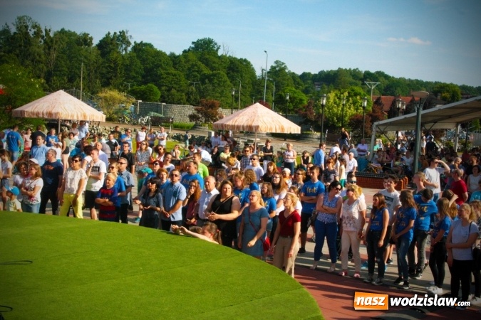 Zdjęcie w galerii na portalu naszwodzislaw.com: Ze Światowych Dni Młodzieży do Marklowic. Grupa niemaGOtu na finał Parafiady  wiadomości z regionu