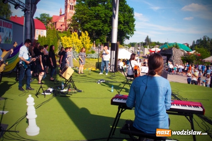 Zdjęcie w galerii na portalu naszwodzislaw.com: Ze Światowych Dni Młodzieży do Marklowic. Grupa niemaGOtu na finał Parafiady  wiadomości z regionu