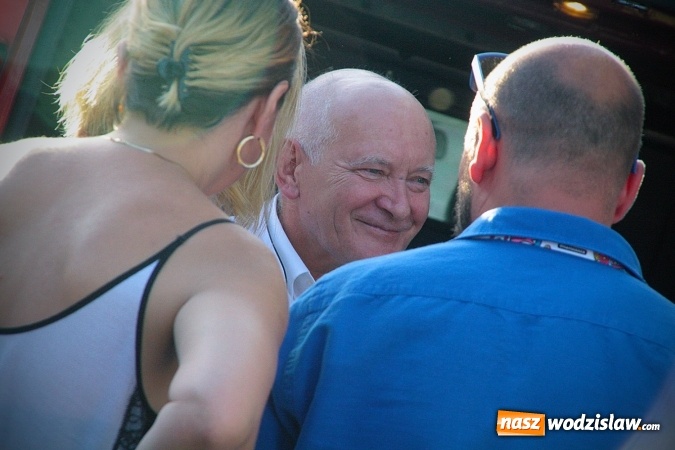 Zdjęcie w galerii na portalu naszwodzislaw.com: Ogromny tort na 760-lecie miasta. Smaczne zakończenie Dni Wodzisławia&nbsp; wiadomości z regionu