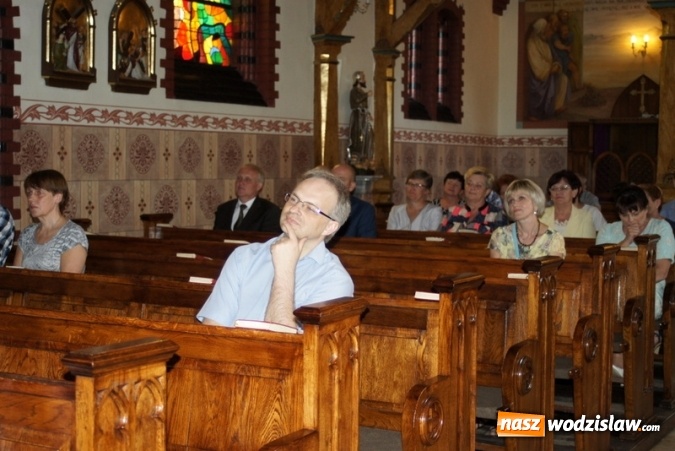 Zdjęcie w galerii na portalu naszwodzislaw.com: Tajemnice kompaturek. Księga Metrykalna z Mszany - spotkanie w mszańskim kościele wiadomości z regionu