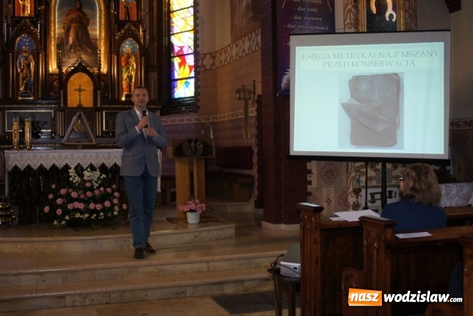 Zdjęcie w galerii na portalu naszwodzislaw.com: Tajemnice kompaturek. Księga Metrykalna z Mszany - spotkanie w mszańskim kościele wiadomości z regionu
