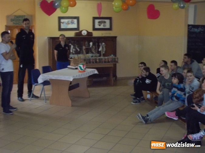 Zdjęcie w galerii na portalu naszwodzislaw.com: Spotkanie z siatkarzem KS Jastrzębski Węgiel Grzegorzem Kosokiem wiadomości z regionu