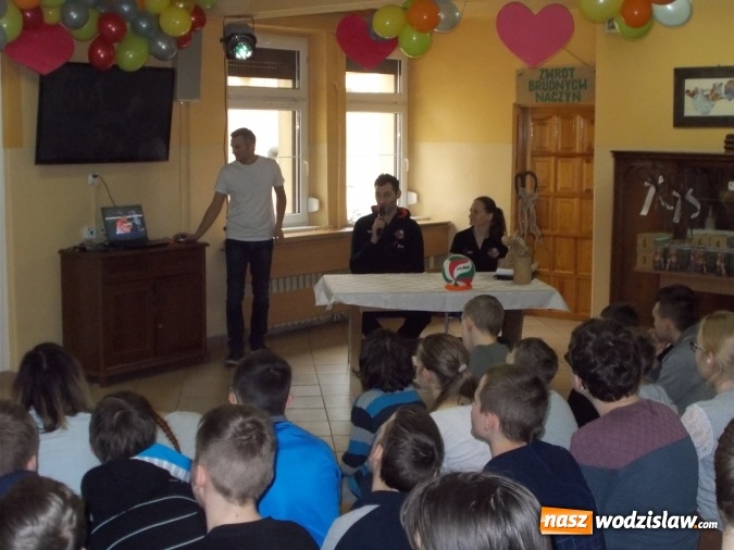 Zdjęcie w galerii na portalu naszwodzislaw.com: Spotkanie z siatkarzem KS Jastrzębski Węgiel Grzegorzem Kosokiem wiadomości z regionu