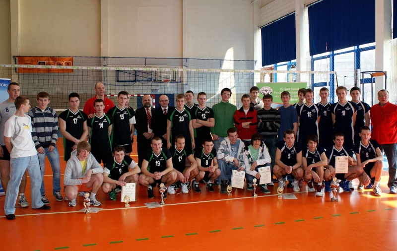 Zdjęcie w galerii na portalu naszwodzislaw.com: ZSZ triumfatorem turnieju piłki siatkowej wiadomości z regionu