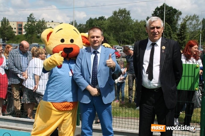 Zdjęcie w galerii na portalu naszwodzislaw.com: W jeden dzień zebrał ponad 326 tysięcy złotych. Youtuber z Wodzisławia w kolejnej szczytnej akcji! Otwarto Rehabilitacyjny Plac Zdrowia i Zabawy wiadomości z regionu