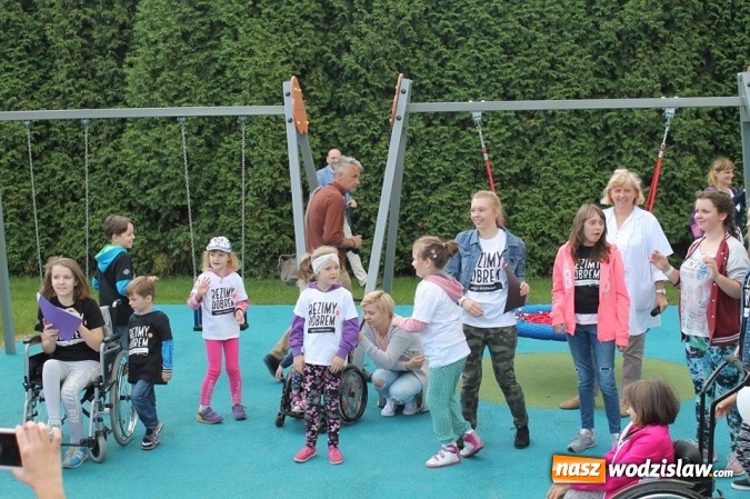 Zdjęcie w galerii na portalu naszwodzislaw.com: W jeden dzień zebrał ponad 326 tysięcy złotych. Youtuber z Wodzisławia w kolejnej szczytnej akcji! Otwarto Rehabilitacyjny Plac Zdrowia i Zabawy wiadomości z regionu