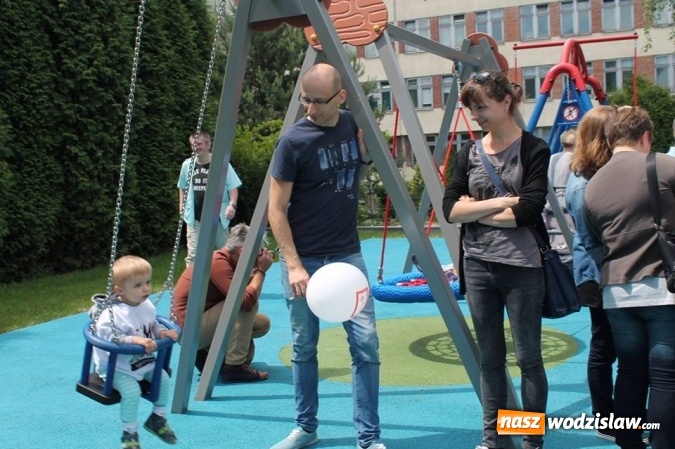 Zdjęcie w galerii na portalu naszwodzislaw.com: W jeden dzień zebrał ponad 326 tysięcy złotych. Youtuber z Wodzisławia w kolejnej szczytnej akcji! Otwarto Rehabilitacyjny Plac Zdrowia i Zabawy wiadomości z regionu