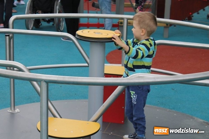Zdjęcie w galerii na portalu naszwodzislaw.com: W jeden dzień zebrał ponad 326 tysięcy złotych. Youtuber z Wodzisławia w kolejnej szczytnej akcji! Otwarto Rehabilitacyjny Plac Zdrowia i Zabawy wiadomości z regionu