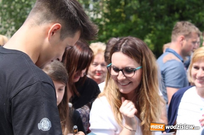 Zdjęcie w galerii na portalu naszwodzislaw.com: W jeden dzień zebrał ponad 326 tysięcy złotych. Youtuber z Wodzisławia w kolejnej szczytnej akcji! Otwarto Rehabilitacyjny Plac Zdrowia i Zabawy wiadomości z regionu