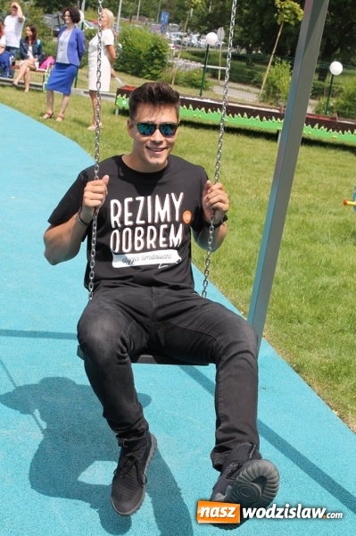 Zdjęcie w galerii na portalu naszwodzislaw.com: W jeden dzień zebrał ponad 326 tysięcy złotych. Youtuber z Wodzisławia w kolejnej szczytnej akcji! Otwarto Rehabilitacyjny Plac Zdrowia i Zabawy wiadomości z regionu