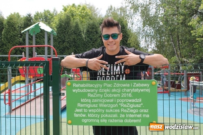 Zdjęcie w galerii na portalu naszwodzislaw.com: W jeden dzień zebrał ponad 326 tysięcy złotych. Youtuber z Wodzisławia w kolejnej szczytnej akcji! Otwarto Rehabilitacyjny Plac Zdrowia i Zabawy wiadomości z regionu