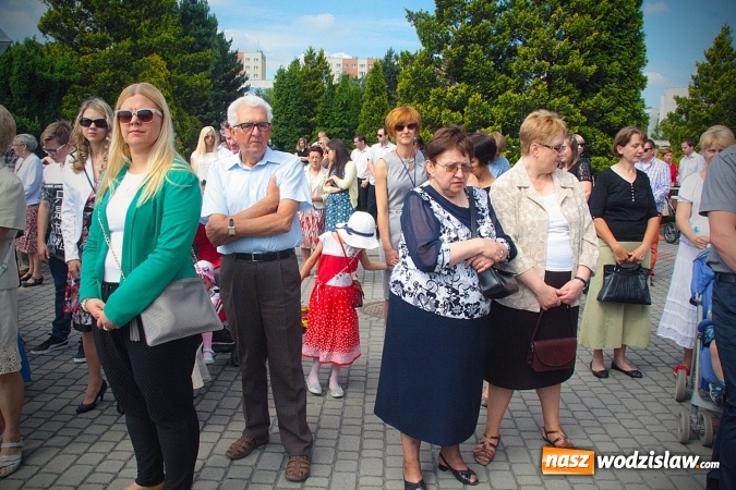 Zdjęcie w galerii na portalu naszwodzislaw.com: Wodzisław: setki wiernych na procesji Bożego Ciała. FOTORELACJA wiadomości z regionu