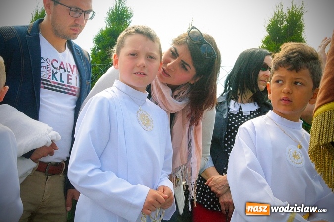 Zdjęcie w galerii na portalu naszwodzislaw.com: Wodzisław: setki wiernych na procesji Bożego Ciała. FOTORELACJA wiadomości z regionu