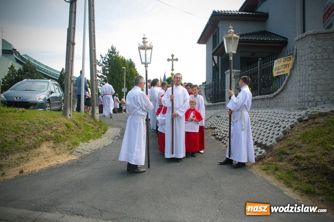 Zdjęcie w galerii na portalu naszwodzislaw.com: Wodzisław: setki wiernych na procesji Bożego Ciała. FOTORELACJA wiadomości z regionu